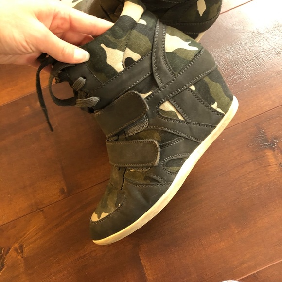 Aeropostale Heeled Sneakers - Picture 4 of 4